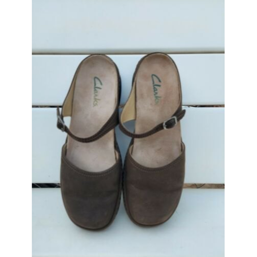 Clarks Mary Jane Olive Green Wpmens Size 7 31679 Made In Vrazil Leather Upper